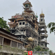 Imagen para el artículo titulado Que alguien le de dinero a este hombre para que termine el edificio más inclasificable de China